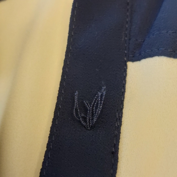 Chloe K Cream Navy Studded Sleeveless Sheer Moto Top Button Up Blouse Size Small - Picture 8 of 12